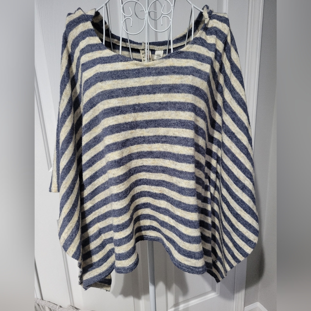 BillabongWoman’s Blue and Cream Striped Hoodie Size Medium